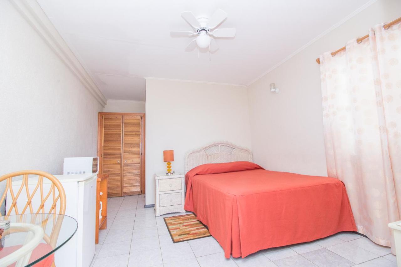 Rosewood Apartment Hotel Arnos Vale Екстер'єр фото