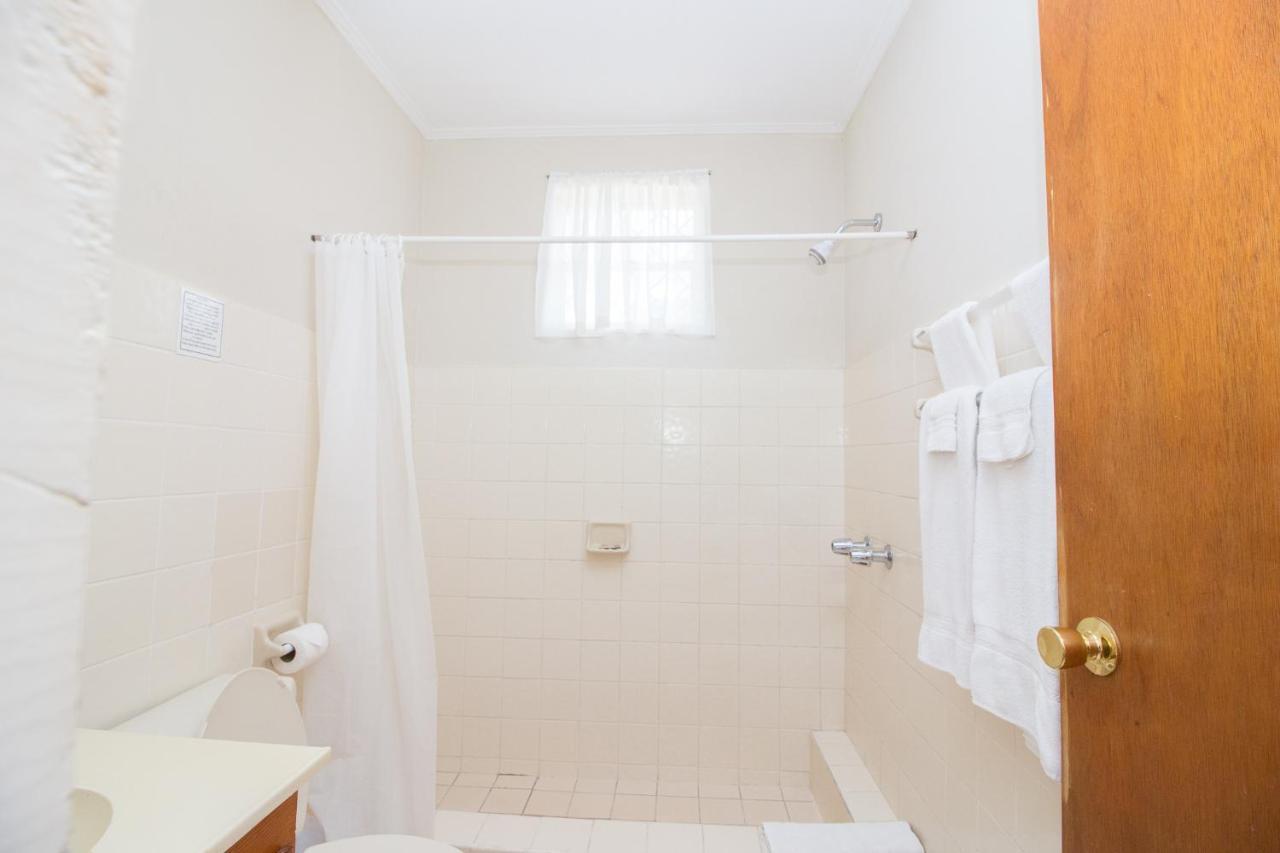 Rosewood Apartment Hotel Arnos Vale Екстер'єр фото