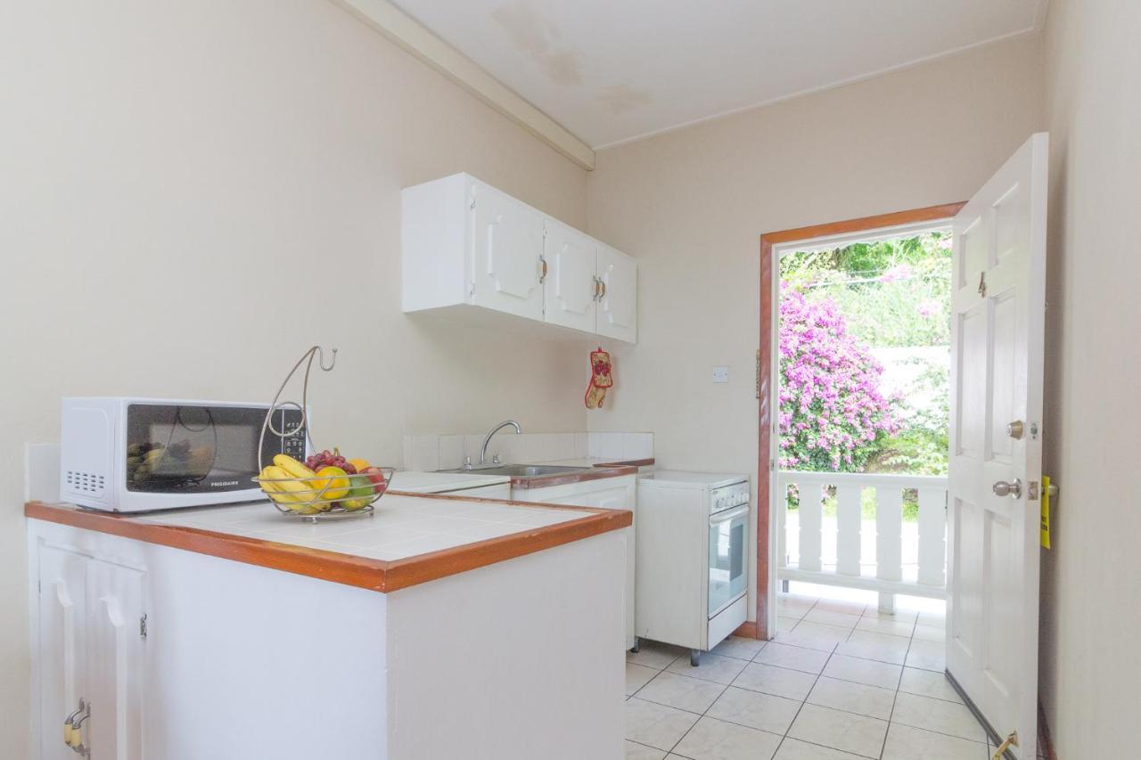 Rosewood Apartment Hotel Arnos Vale Екстер'єр фото