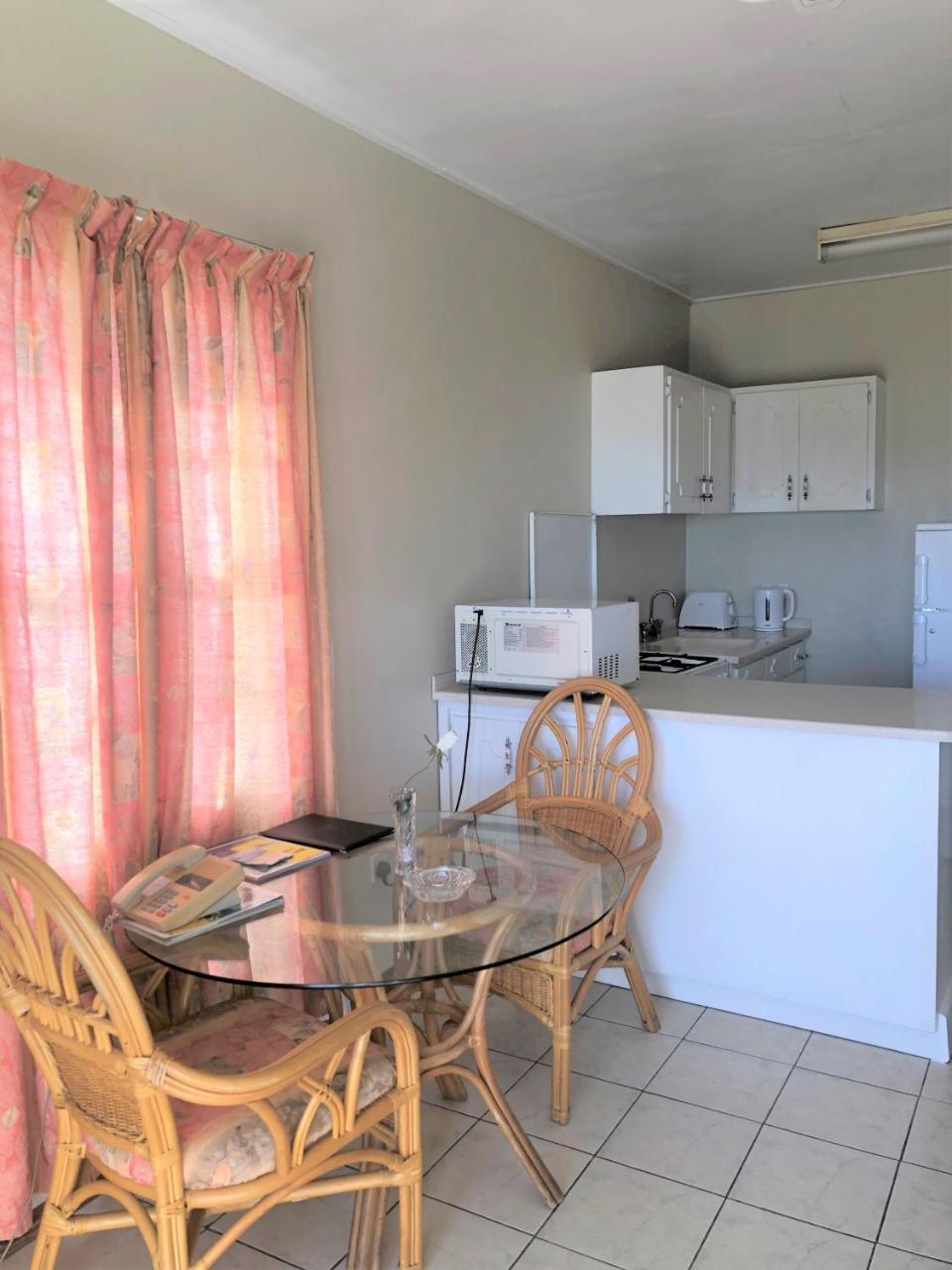 Rosewood Apartment Hotel Arnos Vale Екстер'єр фото